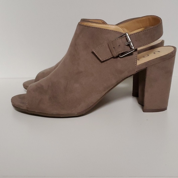 Unisa Shoes - Gray microsuede sandals, gently worn. Size 8.5.